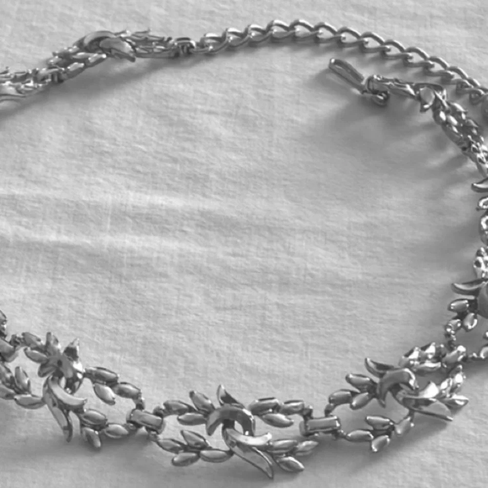 Vintage Coro Silver Tone Choker Style Necklace Signed Leaves Design